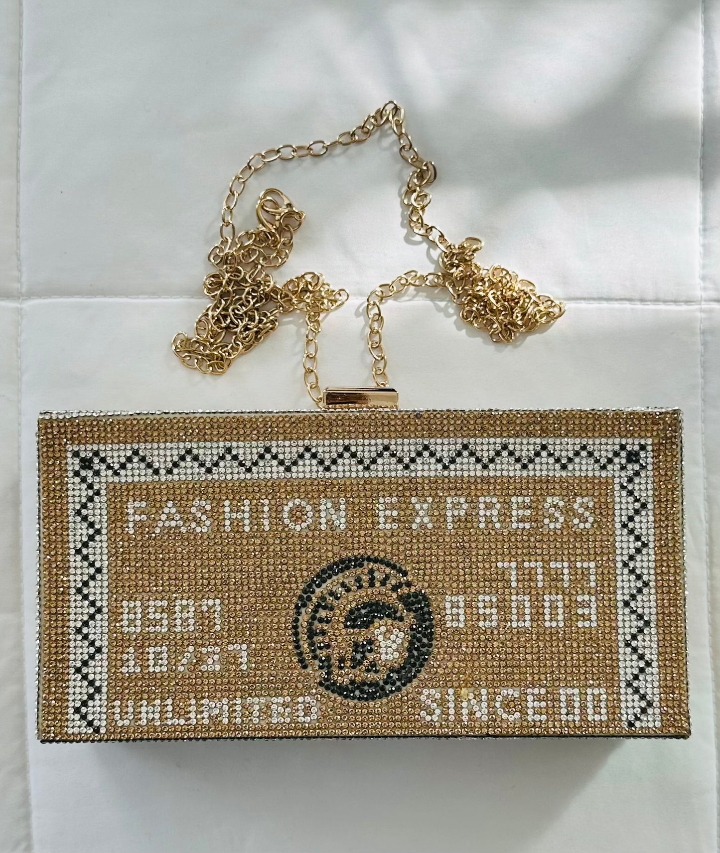 Mini But Mighty – Sleek Statement Purse